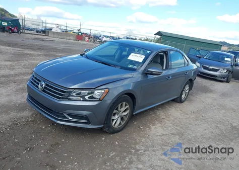 2018 Volkswagen Passat 2.0T R-Line/2.0T S z USA, uszkodzony, nr VIN 1VWAA7A39JC046328